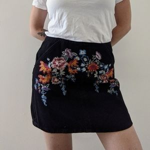 Embroidered Denim Skirt 🌸🌼